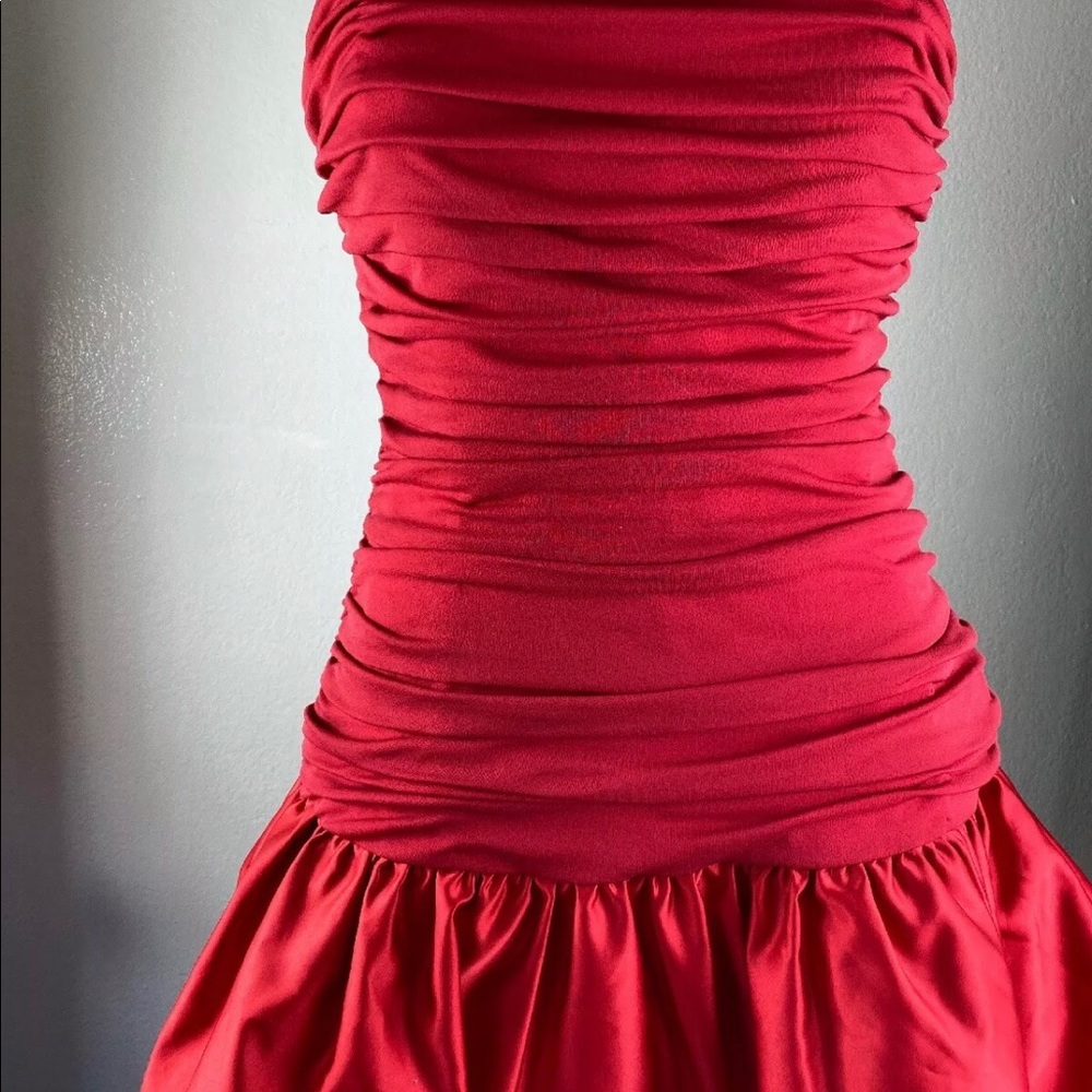 Vintage 80’s prom dress. Excellent condition.